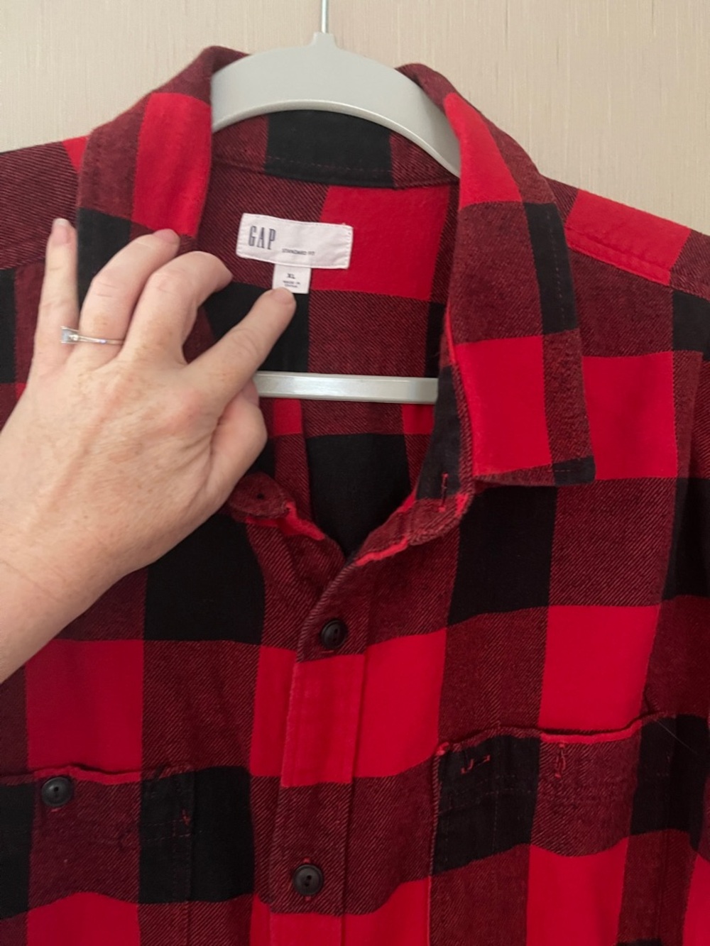 Gap xl button down top standard fit black red plaid pocket front - Picture 2 of 3